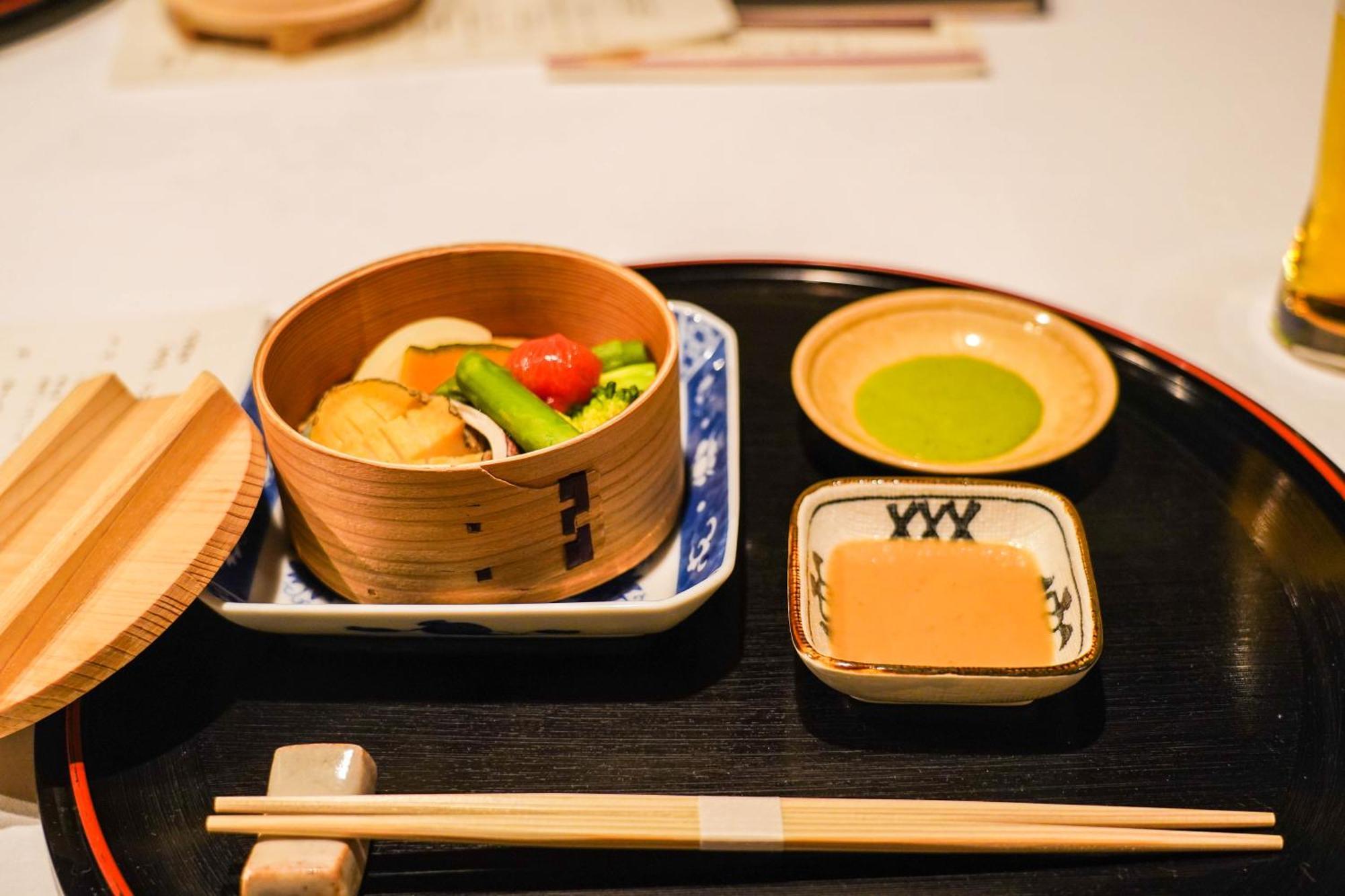 Premier Hotel Nakajima Park Sapporo Extérieur photo A Japanese meal with a wooden lacquerware container